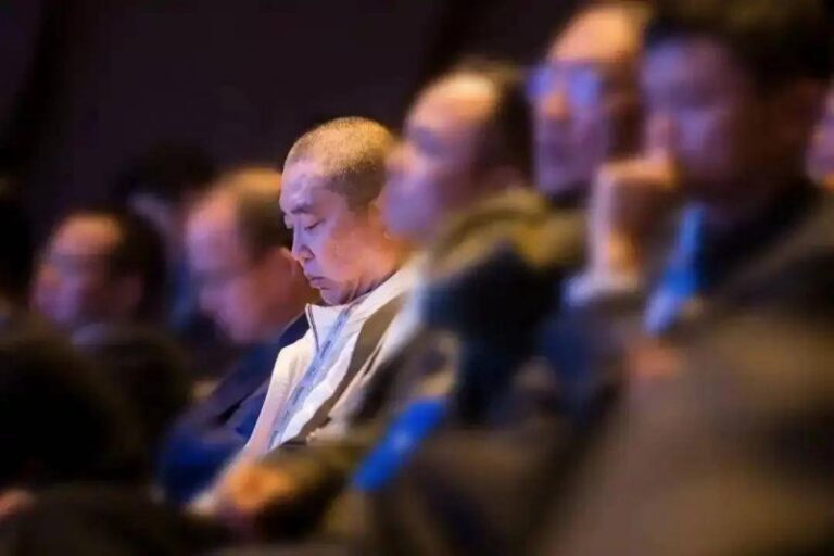 触达第 一视觉！德技优品携手代言人黄晓明开启机场霸屏模式